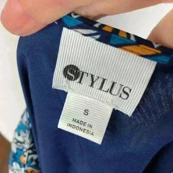 Stylus top size S geometric asymmetrical v-neck - Picture 6 of 8